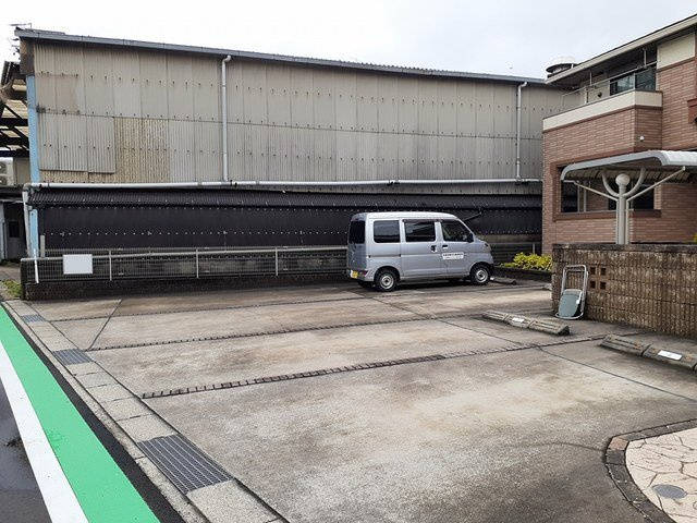 グラン　ソレイユの駐車場|車をお持ちの方に嬉しい駐車場付きの物件です