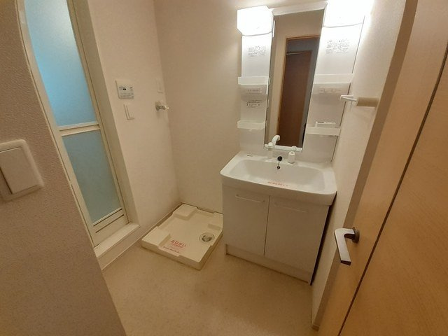 グラン　ソレイユの洗面所|明るい洗面所です