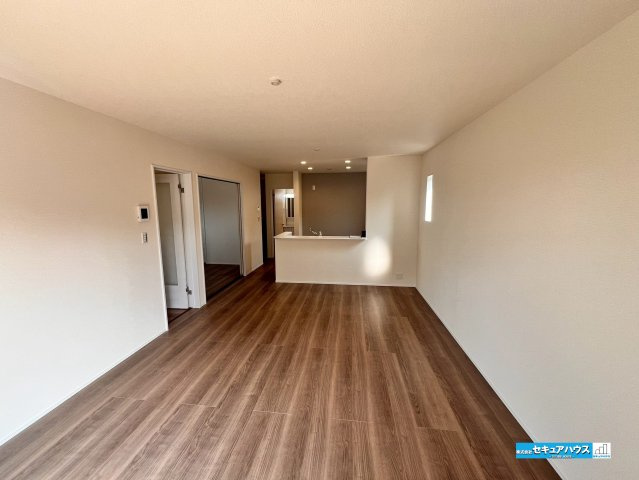 【今からご案内可能】東海市富木島町北島　全2棟の居間・リビング|【LDK】
◆日当たりが良く温かい広々リビングは家族の団らんスペースになります。