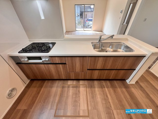 【今からご案内可能】東海市富木島町北島　全2棟のキッチン|【キッチン】
◆同時にたくさんの料理が調理できる。「焼く・蒸す・煮る」の工程を同時進行で進めることができるので、料理を素早く作ることができます。育児でバタバタ忙しいママに嬉しい♪