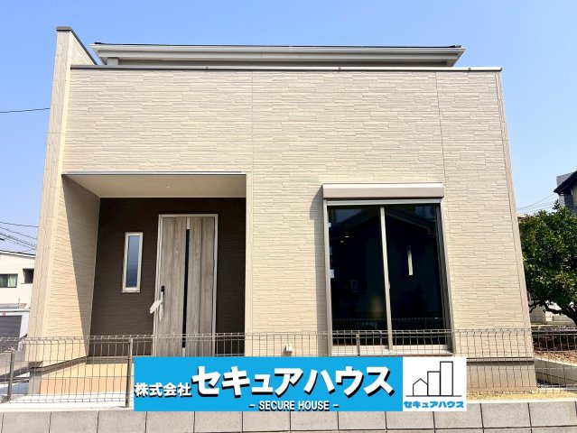 【同施工物件ご案内可能】東海市富木島町北島　全2棟の外観|■現地外観写真
駐車並列3台可能！オプション工事でカーポート設置などいかがでしょうか。その他にも、フェンスなどの「オプション工事」もご提案いたします♪