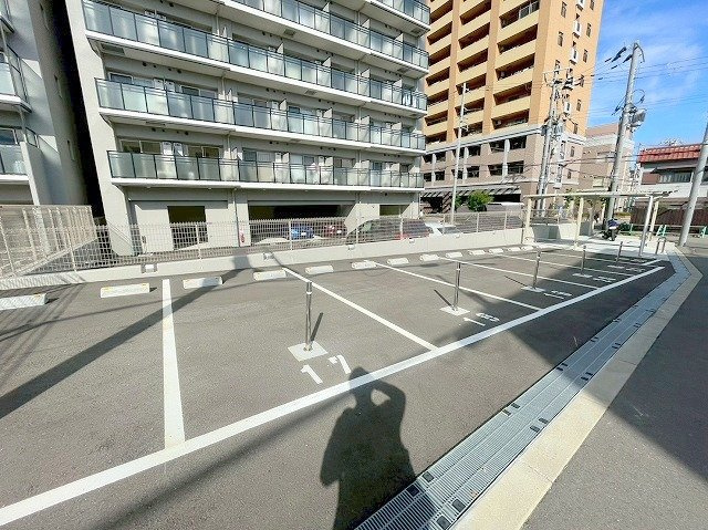 エスリードザ・グラン大阪ノースの駐車場