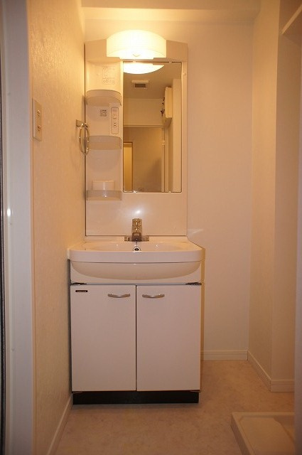 新品家具付きマンション御供所町3(KaGood福岡)の洗面所|広い洗面スペース