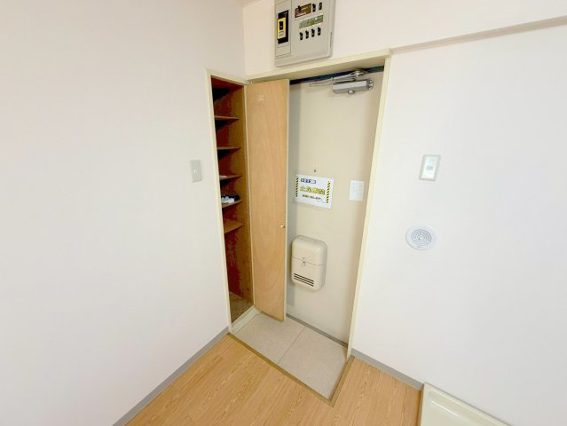 グランドール立川の玄関