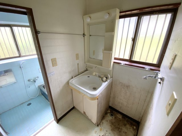 山武市板中新田197-99中古戸建の独立洗面台