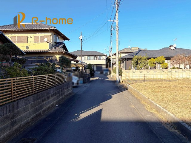 石岡市東光台第1　新築戸建て　1号棟の前面道路含む現地写真|周辺環境も併せて案内致します♪
閑静な住宅地で笑顔あふれる新生活！
ぜひ現地へお越しください♪