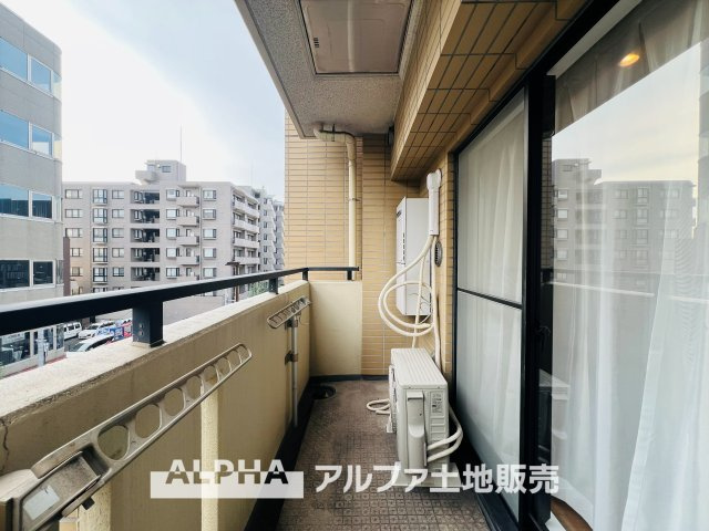 ベルクレール立川錦町のバルコニー|【Roof balcony】
◆ルーフバルコニー◆煌めく君とルーフバルコニーから望むと夜空のスクリーンを見ながら話す時間が好き。この空間は優しくて君とまた恋に落ちてしまいそうだ