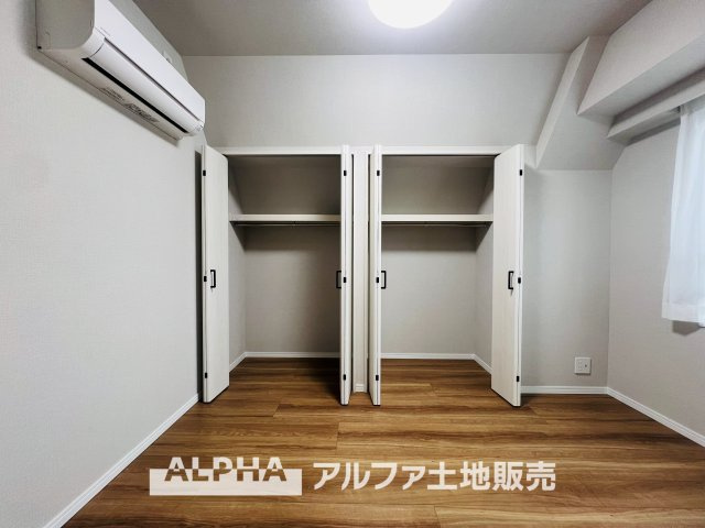 ベルクレール立川錦町の収納|【walk in closet】
◆ウォークイン・クローゼット◆大好きな服、大事なバッグやアクセサリー、そして大切な思い出の品々。そんなものを傍らにそっと置いておきたい。そんな時に重宝しますね。
