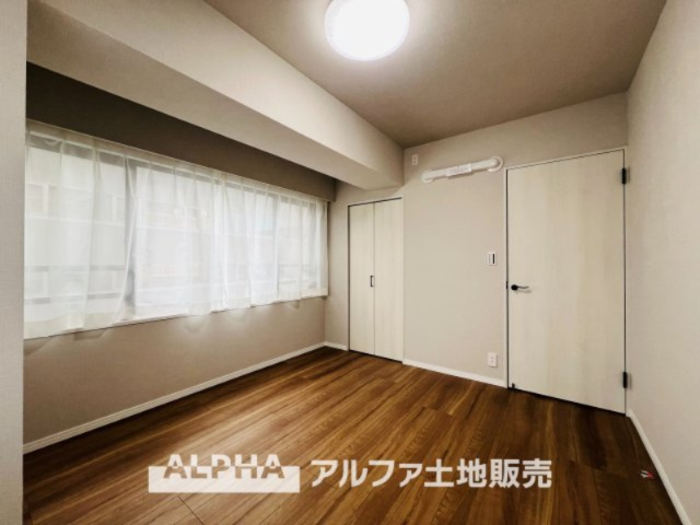 ベルクレール立川錦町の寝室|【room】
◆居室◆光に包まれるように設計された空間。太陽の光が爽やかな目覚めを誘い、良い一日を予感させてくれます。