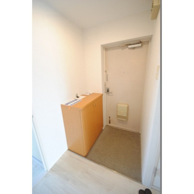 【玄関】 | 新千里ハイツこうじ | 明るい玄関です