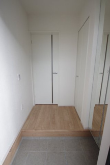 【玄関】 | 【仲介手数料無料！！】日野市神明3丁目　新築戸建て（全3棟）3号棟　4799万円