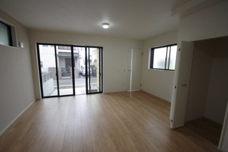 【居間・リビング】 | 【仲介手数料無料！！】日野市神明3丁目　新築戸建て（全3棟）3号棟　4799万円