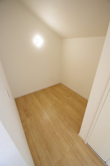 【収納】 | 【仲介手数料無料！！】日野市神明3丁目　新築戸建て（全3棟）3号棟　4799万円 | ウォークインクローゼット