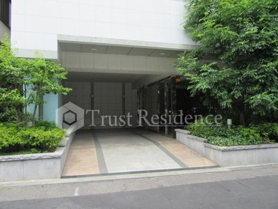 【エントランス】 | スパッジオ上野東 | エントランス前