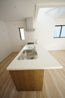 【前面道路含む現地写真】 | 【仲介手数料無料！！】八王子市鹿島　新築戸建て（全2棟）1号棟　5198万円 | 令和７年11月13日撮影　建築中