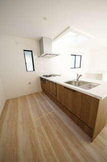 【前面道路含む現地写真】 | 【仲介手数料無料！！】八王子市鹿島　新築戸建て（全2棟）1号棟　5198万円 | 令和７年11月13日撮影　建築中