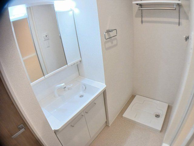 リベールＢの洗面所|ゆったりとスペースのある洗面所