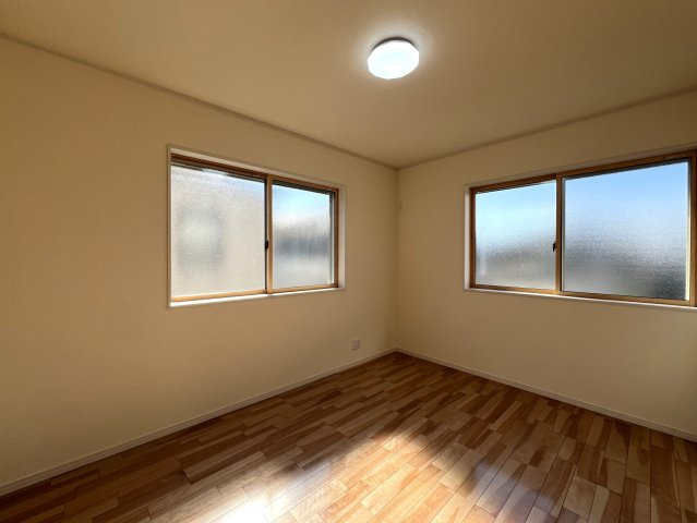 新築・洋風・オール電化・セキュリティー住宅！港南区日限山3丁目新築戸建の洋室|コンパクトで使いやすい洋室です