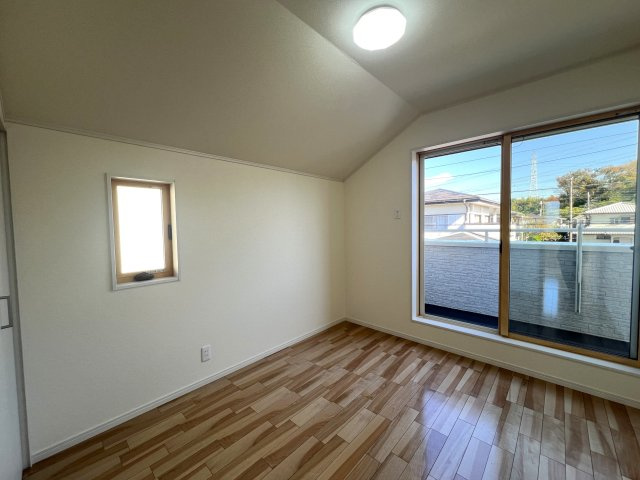 新築・洋風・オール電化・セキュリティー住宅！港南区日限山3丁目新築戸建の洋室|ゆったりした洋室です