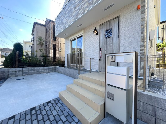 新築・洋風・オール電化・セキュリティー住宅！港南区日限山3丁目新築戸建の玄関|毎日通る玄関はこちらです