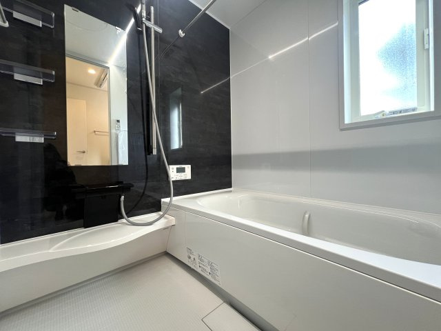 新築・洋風・オール電化・セキュリティー住宅！港南区日限山3丁目新築戸建の浴室|きれいなお風呂です