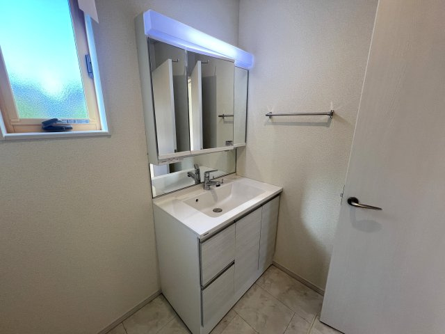 新築・洋風・オール電化・セキュリティー住宅！港南区日限山3丁目新築戸建の独立洗面台|使いやすい独立洗面台です