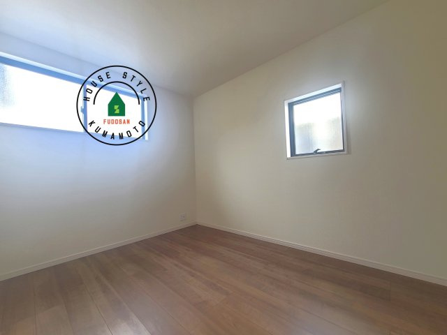 熊本市南区田井島2丁目第1₋2棟(1号棟)の内観：施工例|採光良好な洋室は全居室、複層ガラスの遮熱効果と断熱効果で、一年中快適に過ごせます。