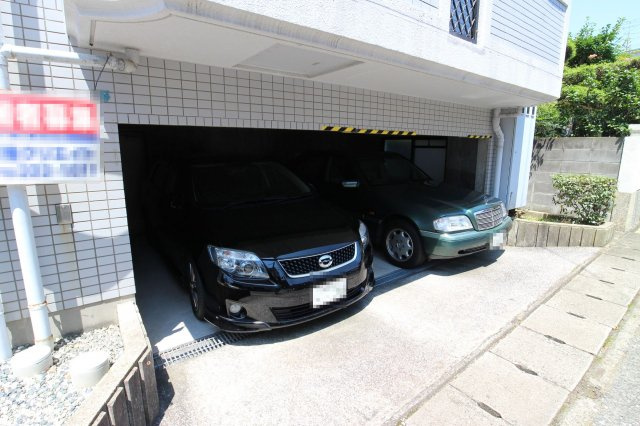 垂水ハイツの駐車場