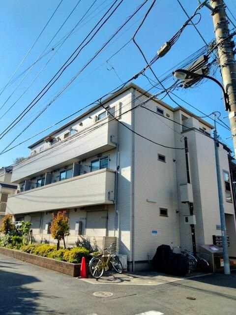 新宿区新宿７丁目のアパートの外観