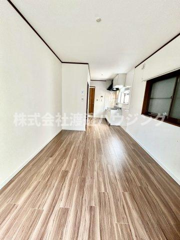 灰塚６丁目貸家の居間・リビング