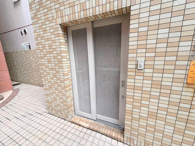 エステムコート新大阪Vソレックスのエントランス