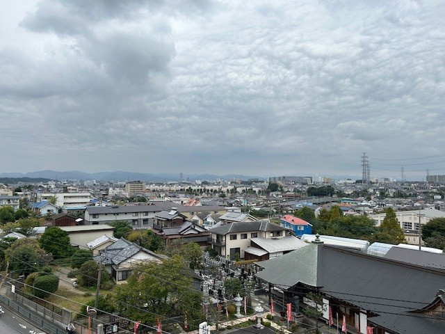 MAC平山城址公園コートの展望|遠くまで見渡せる開放感のある眺望