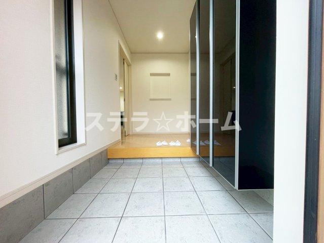 柴原町5　中古戸建の玄関|ゆったりとした玄関です