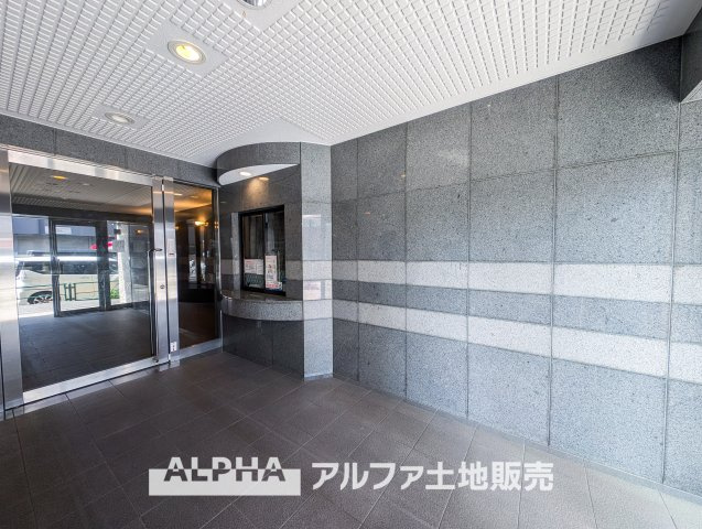 リーベスト立川錦町Ⅱのエントランス|【Entrance】
◆エントランス◆管理の行き届いた綺麗なエントランスは、扉を開けると温もりと幸せと楽しさいっぱいの我が家に帰ってきたんだなと落ち着く瞬間。
