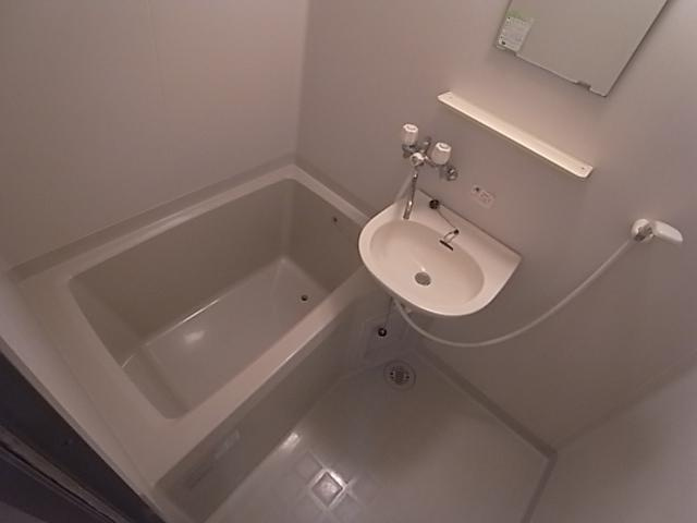 メゾンルナの浴室