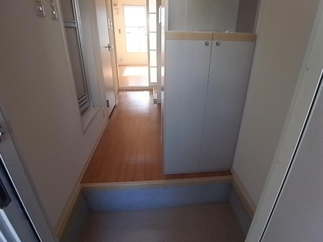 メゾンルナの玄関