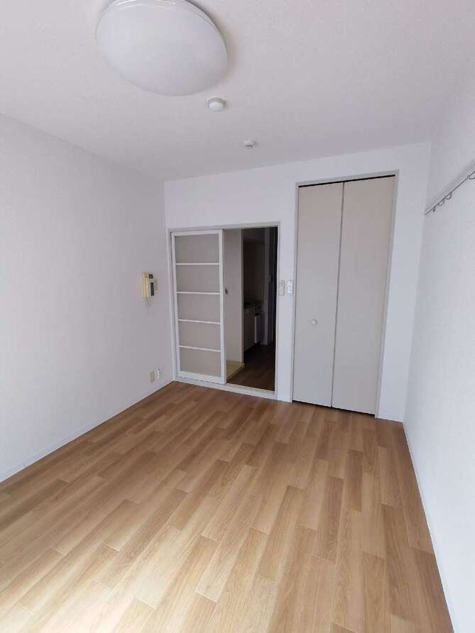 メゾンルナの居間・リビング