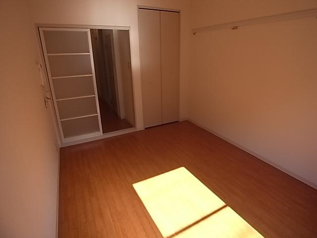 メゾンルナの居間・リビング