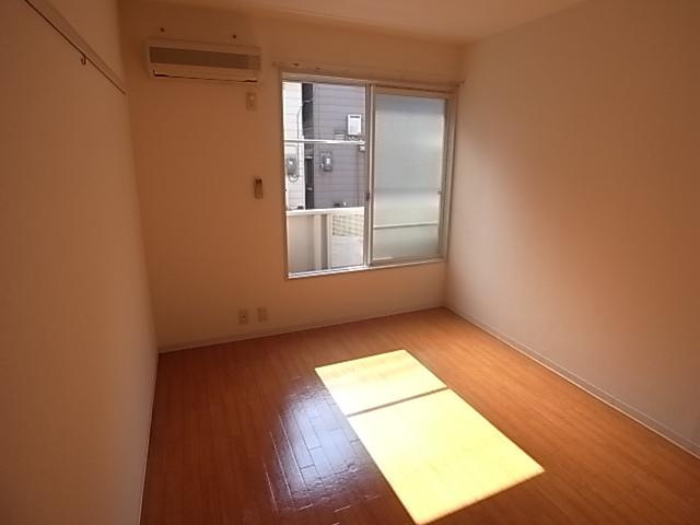 メゾンルナの居間・リビング