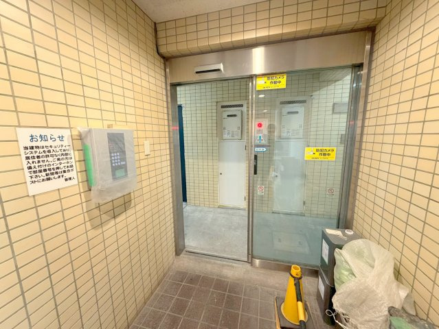 グランドール立川のエントランス