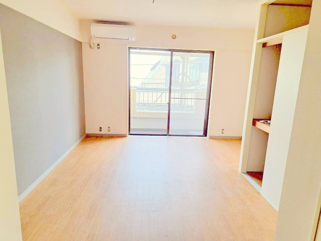 グランドール立川の洋室