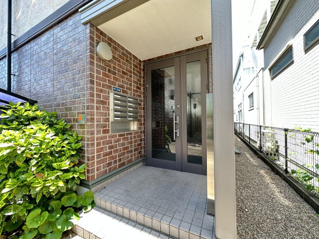 リヴェール北御座 B棟のエントランス