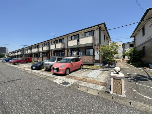 リヴェール北御座 B棟の駐車場