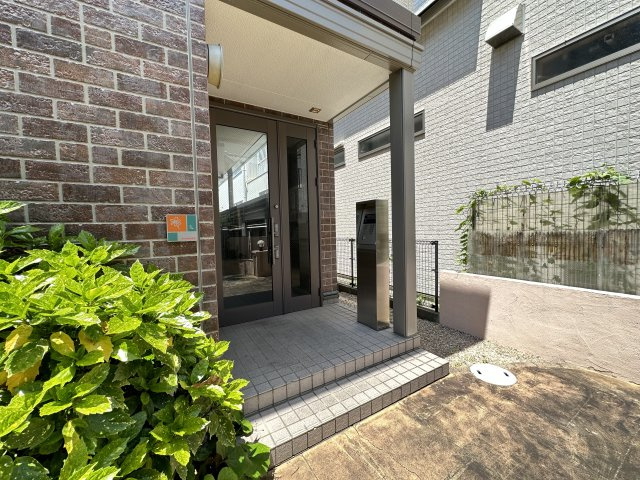 リヴェール北御座 B棟のエントランス