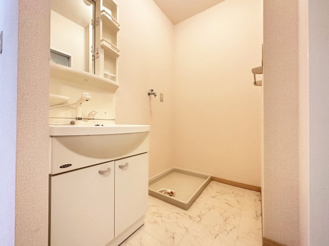 リヴェール北御座 B棟の洗面所