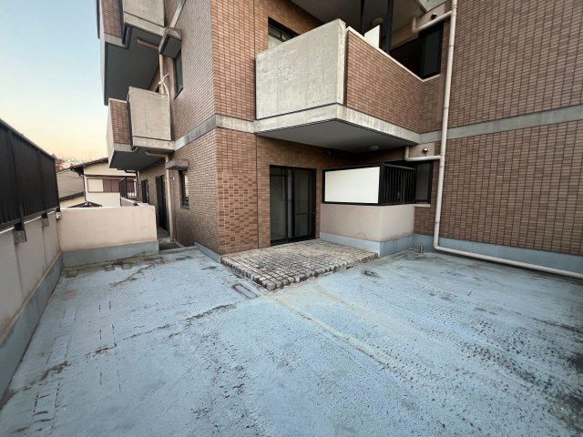 ジュビネール塚口の駐車場