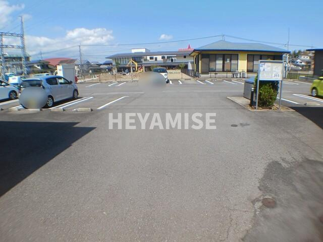 クラールハウスAの駐車場