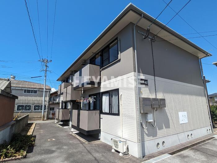 グリーンコーポB棟の外観