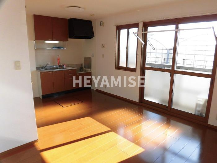 ウィルモア宮小路B棟の居間・リビング