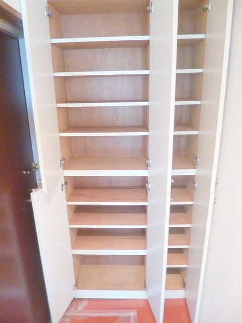 クランツ高井戸の玄関|大容量のシューズボックス